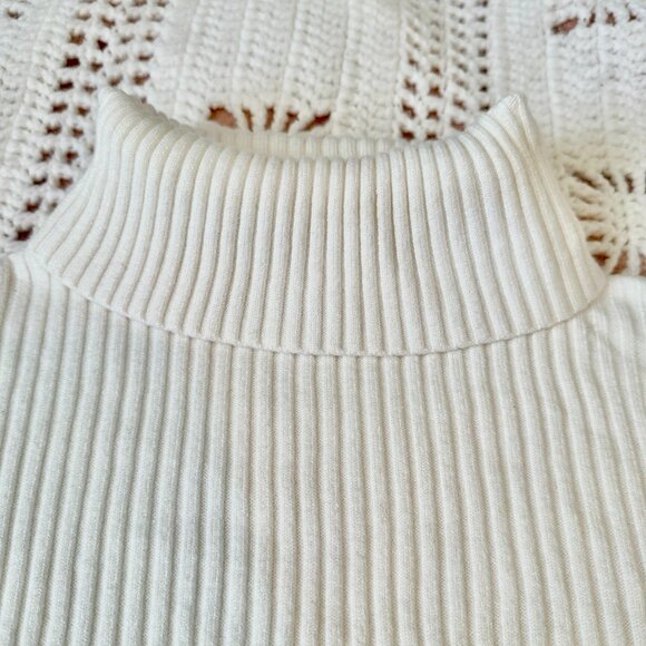 Cropped Turtleneck Ribbed Knit Sweater Top - Picture 3 of 6